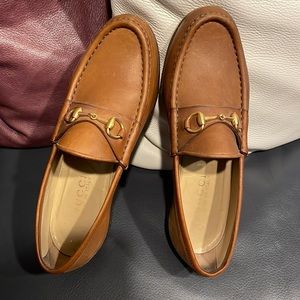 Gucci saddle tan loafers. Gently worn.